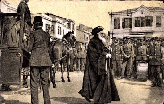 כניסת הרב יעקב מאיר לסלוניקי מכובד ע"י צבא יוון